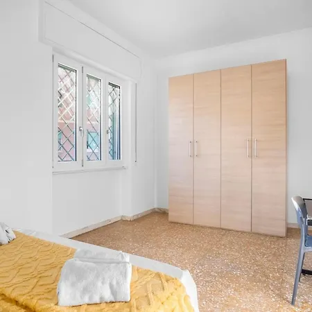 Three-room With Terrace Just A Few Minutes From The Vatican アパート ローマ
